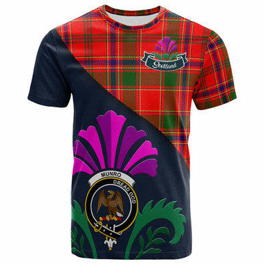 Scottish Munro Clan Crest Tartan T-Shirt - Scotland Thistle Style Front Side Tartan Plaid
